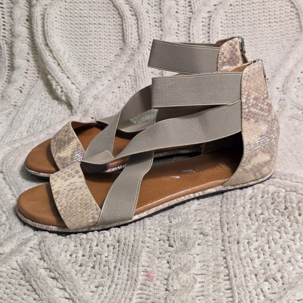 Gentle Souls Kenneth Cole Gisele‎ Flat Sandals Tan Snakeskin Women 8.5 Excellent